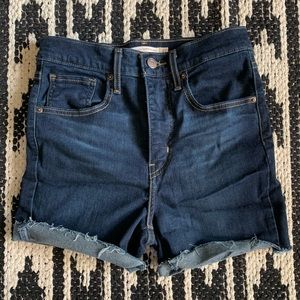 Levi’s mile high super skinny cut off denim shorts size 27